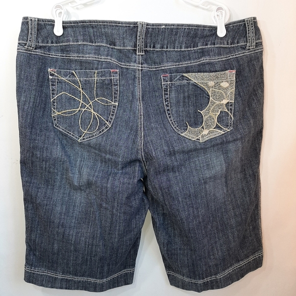 Venezia Plus Stretch Denim Capris - Picture 8 of 12